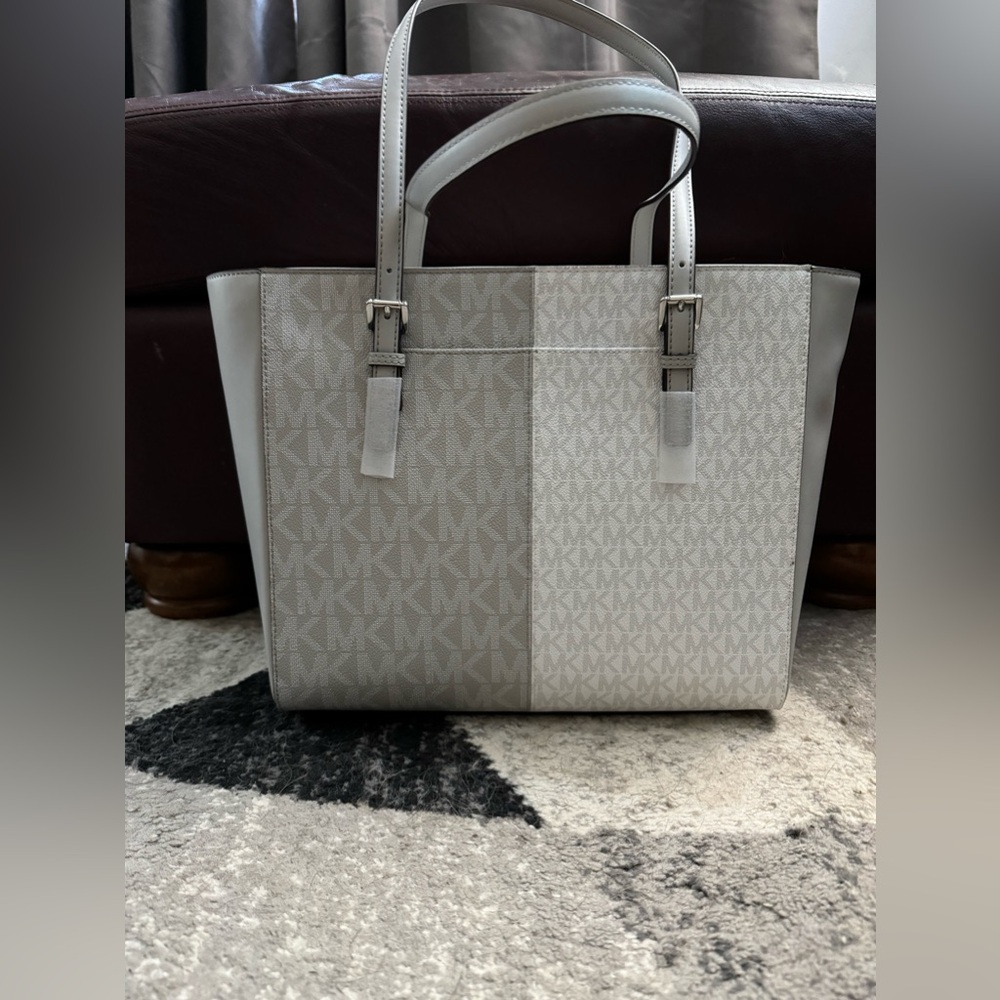 Michael Kors purse - Picture 3 of 6